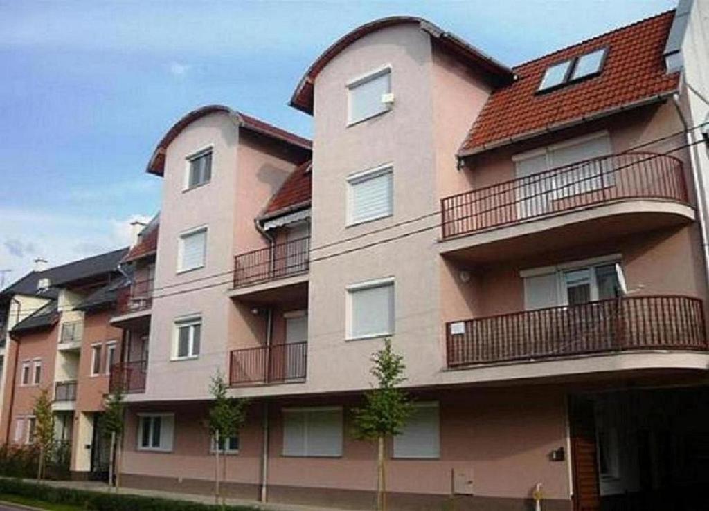 Major Street Apartman Apartment ไฮจ์ดุสโซบอสโล ภายนอก รูปภาพ