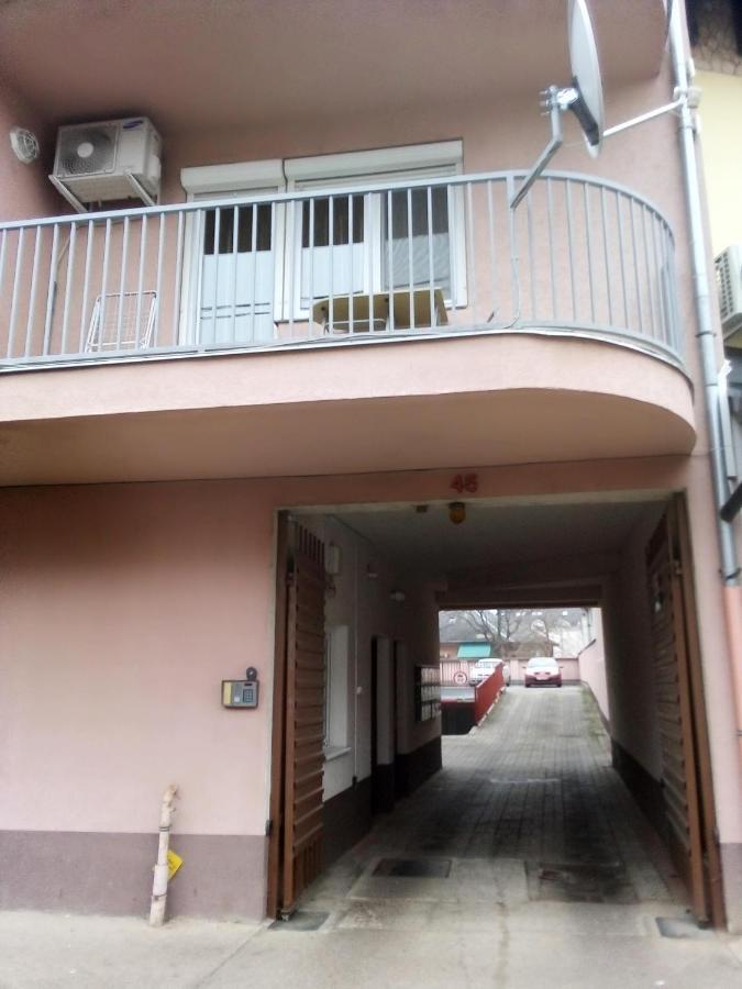 Major Street Apartman Apartment ไฮจ์ดุสโซบอสโล ภายนอก รูปภาพ